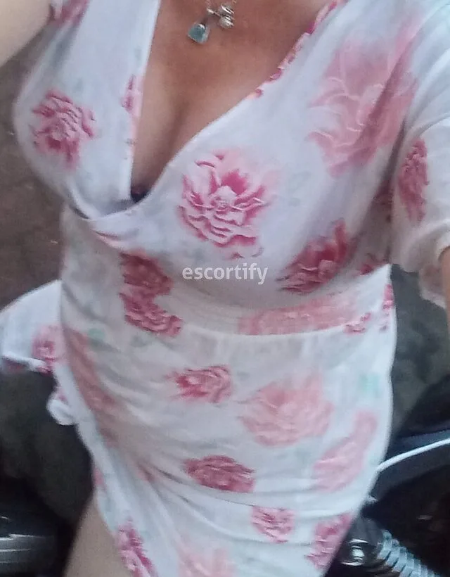 Premium Busty Milf Pleasure